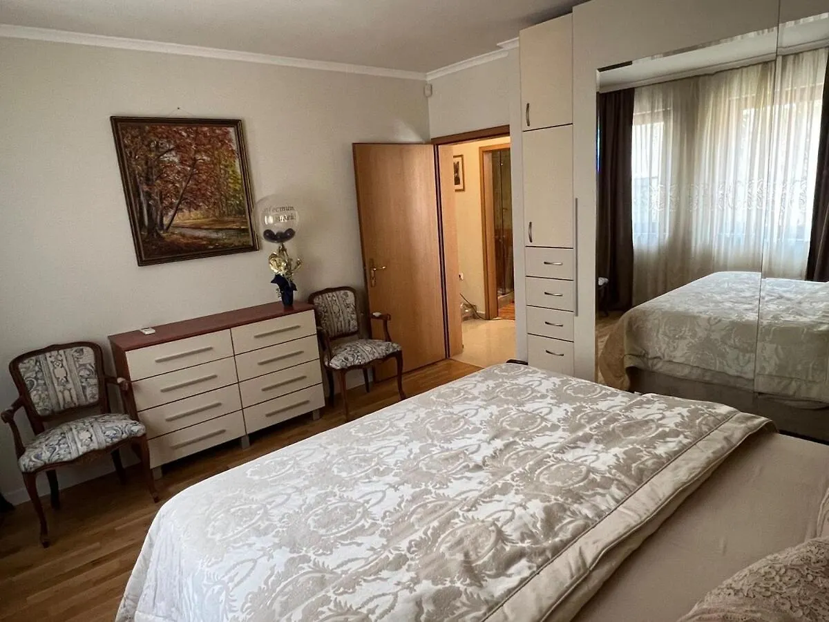 Roman Thermae Heritage Apartment With Garage فارنا
