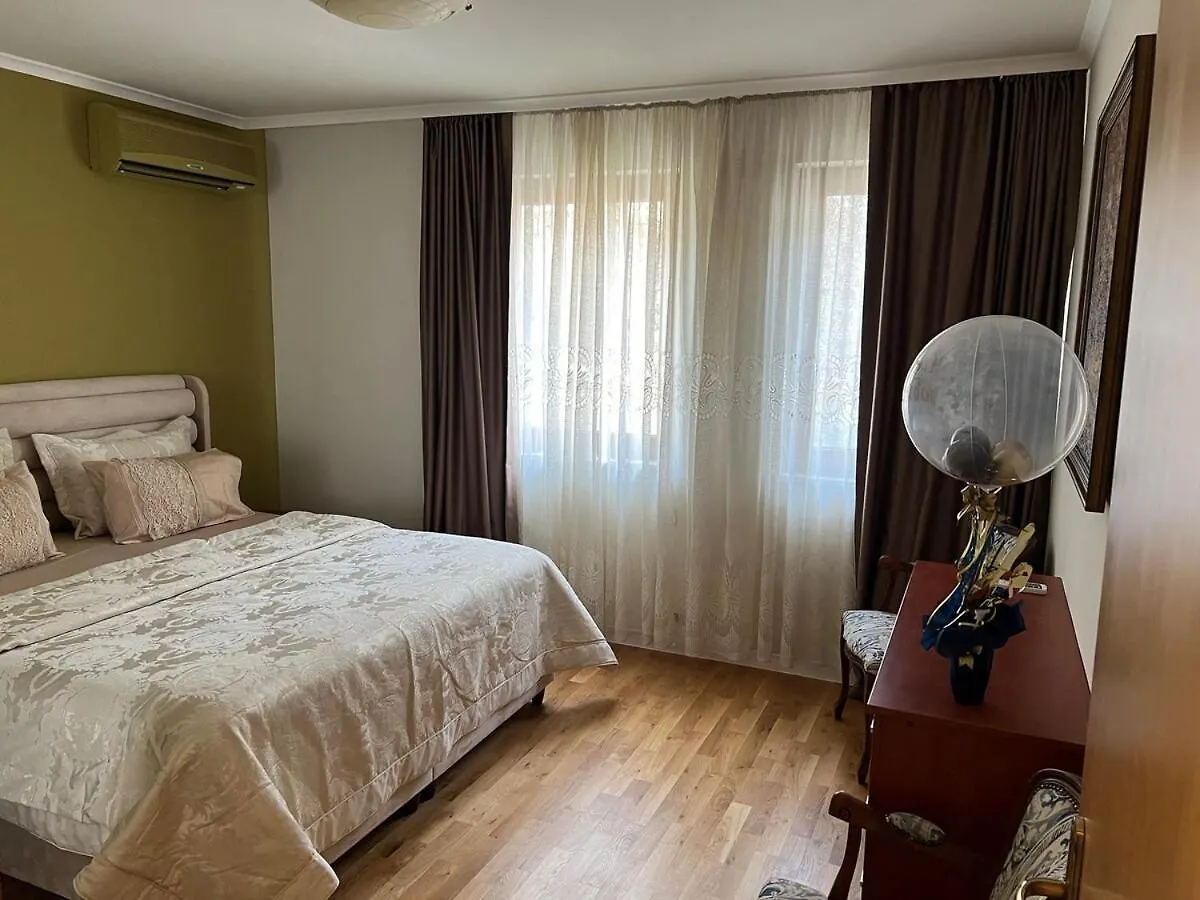 Roman Thermae Heritage Apartment With Garage فارنا