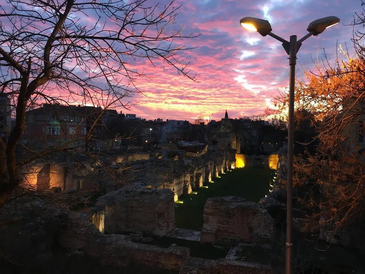 Roman Thermae Heritage Apartment With Garage فارنا