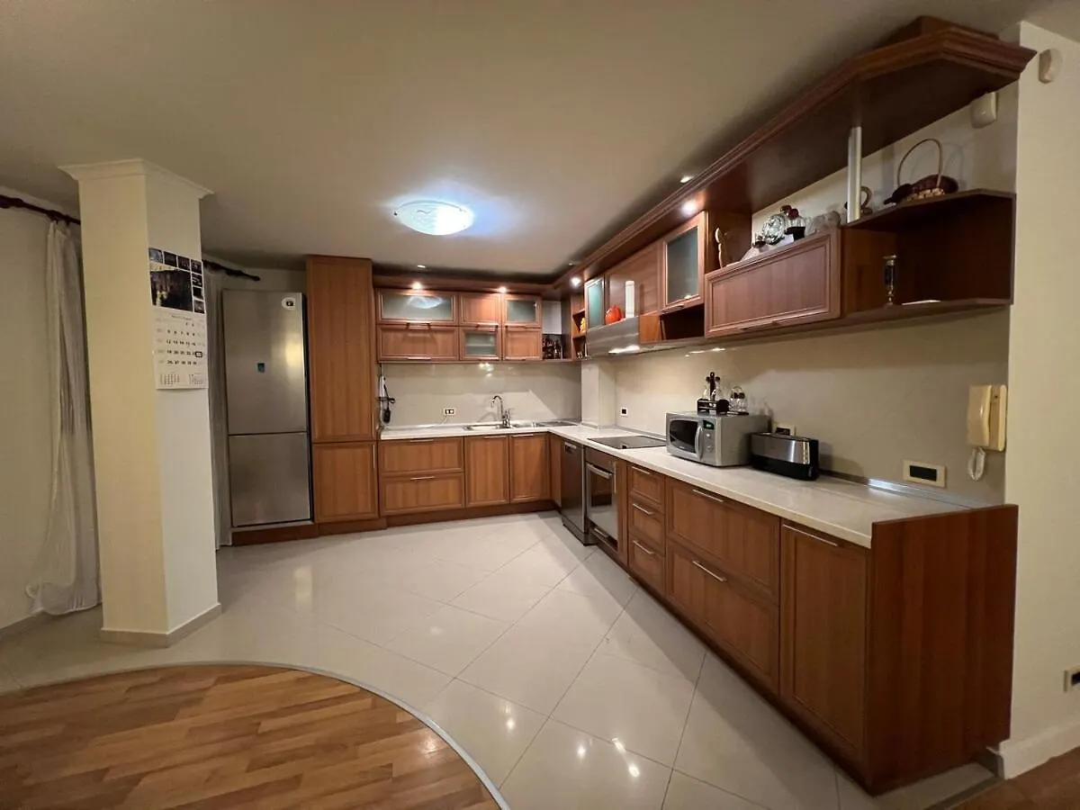 Roman Thermae Heritage Apartment With Garage فارنا