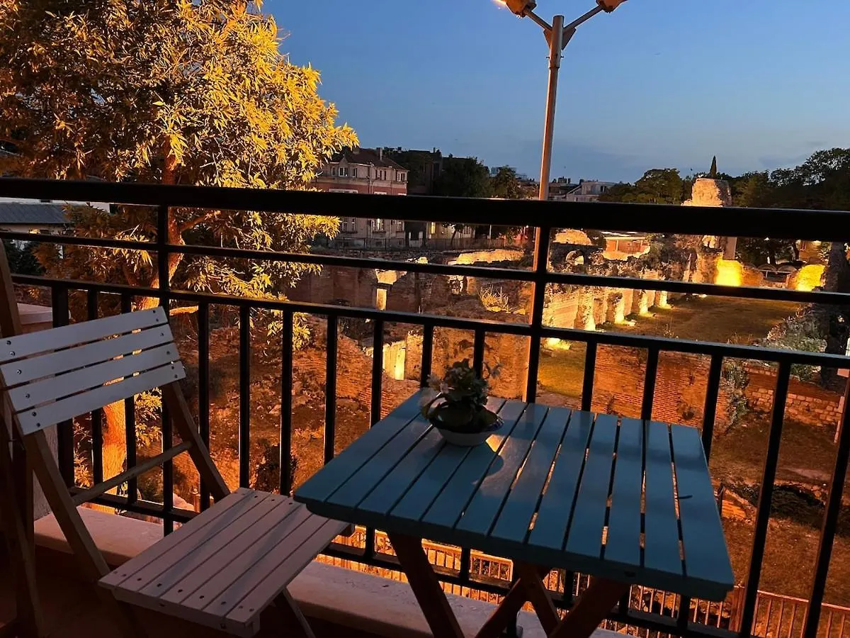 Roman Thermae Heritage Apartment With Garage فارنا