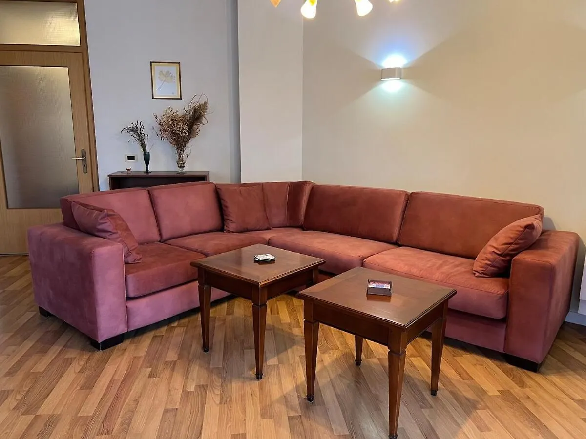 Roman Thermae Heritage Apartment With Garage فارنا