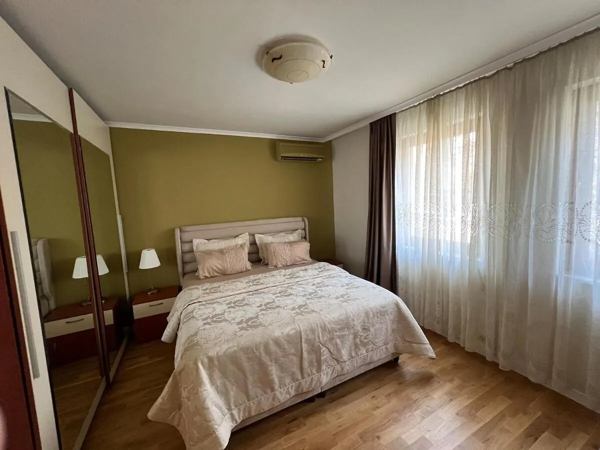 Roman Thermae Heritage Apartment With Garage فارنا
