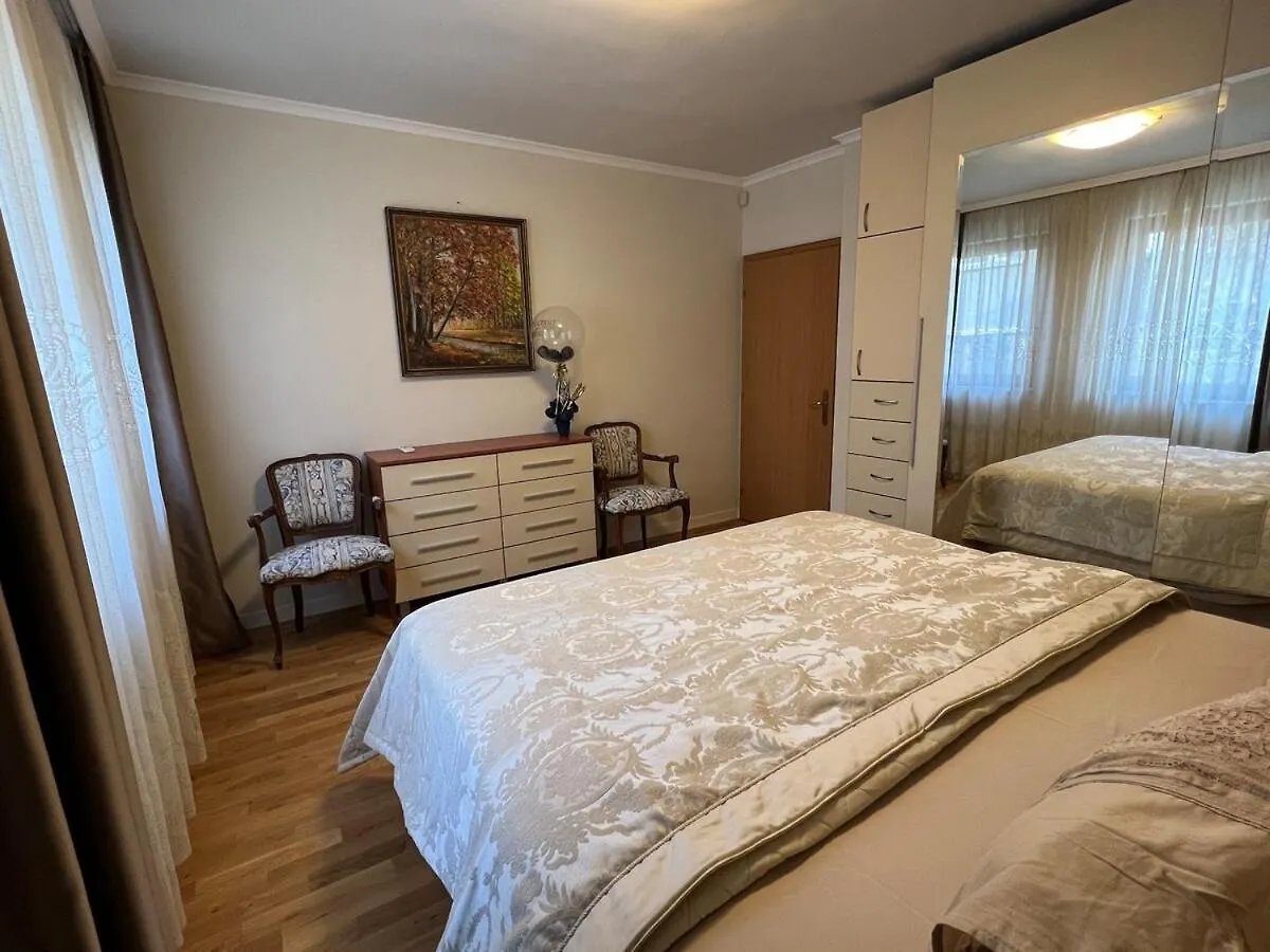 Roman Thermae Heritage Apartment With Garage فارنا