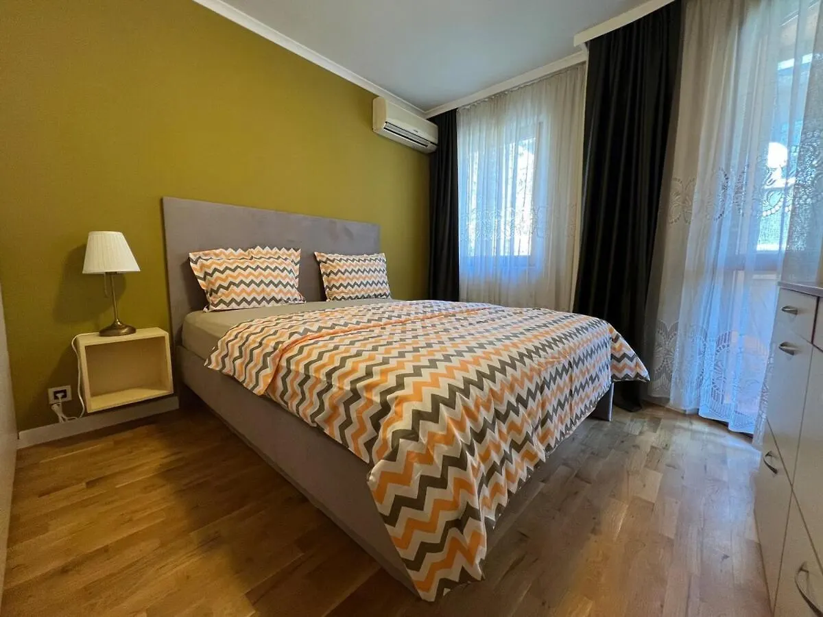 Roman Thermae Heritage Apartment With Garage فارنا
