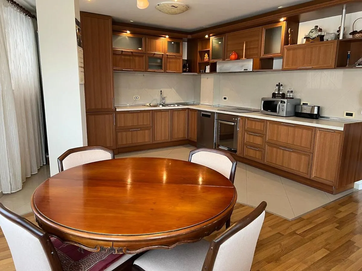 Roman Thermae Heritage Apartment With Garage Varna